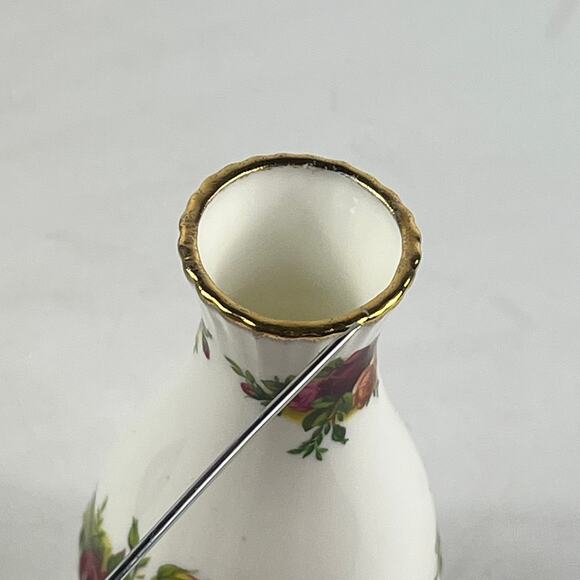 Royal Albert Old Country Roses Bud Vase Bone China Gold Trim Floral England - Picture 10 of 10